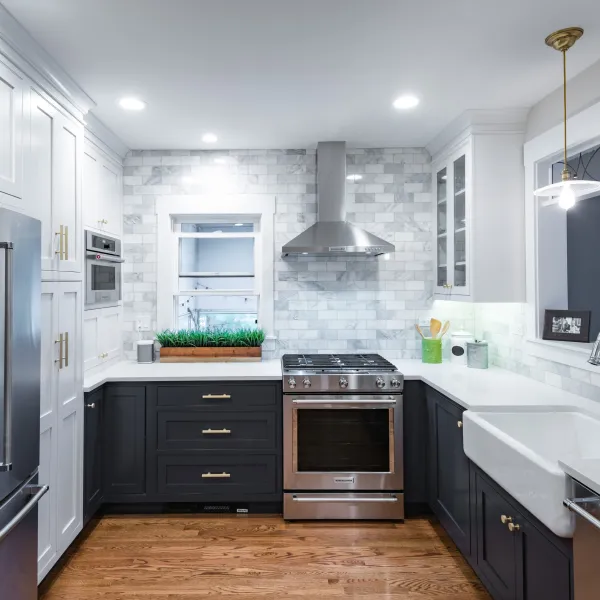 Palatine kitchen remodel: gray cabinets, white marble backsplash, stainless steel appliances, farmhouse sink, and wood floors