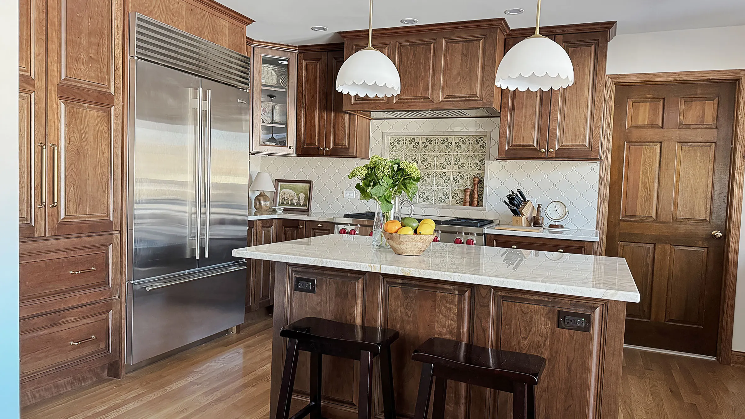 Arlington Heights kitchen remodel with wood cabinets, white quartz countertops, stainless steel appliances, and pendant light